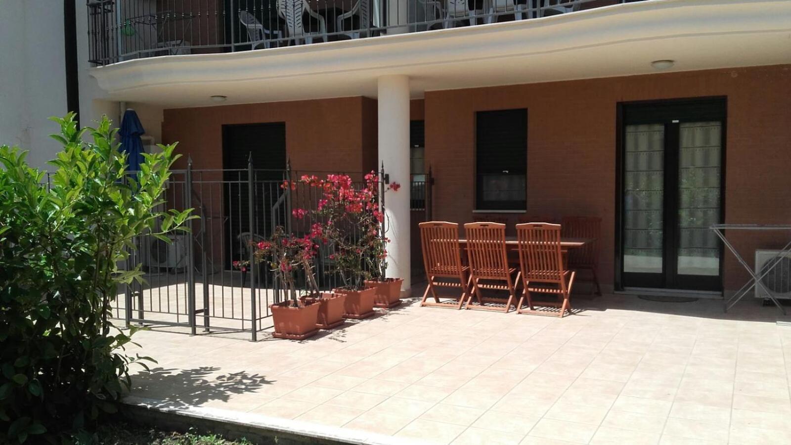 Porta Del Sole Apartment Manfredonia Exterior photo